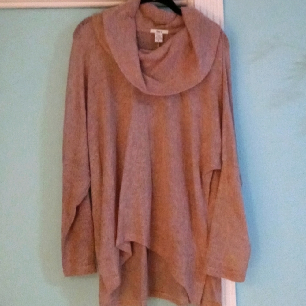 LIKE NEW NEVER WORN  SWEATER